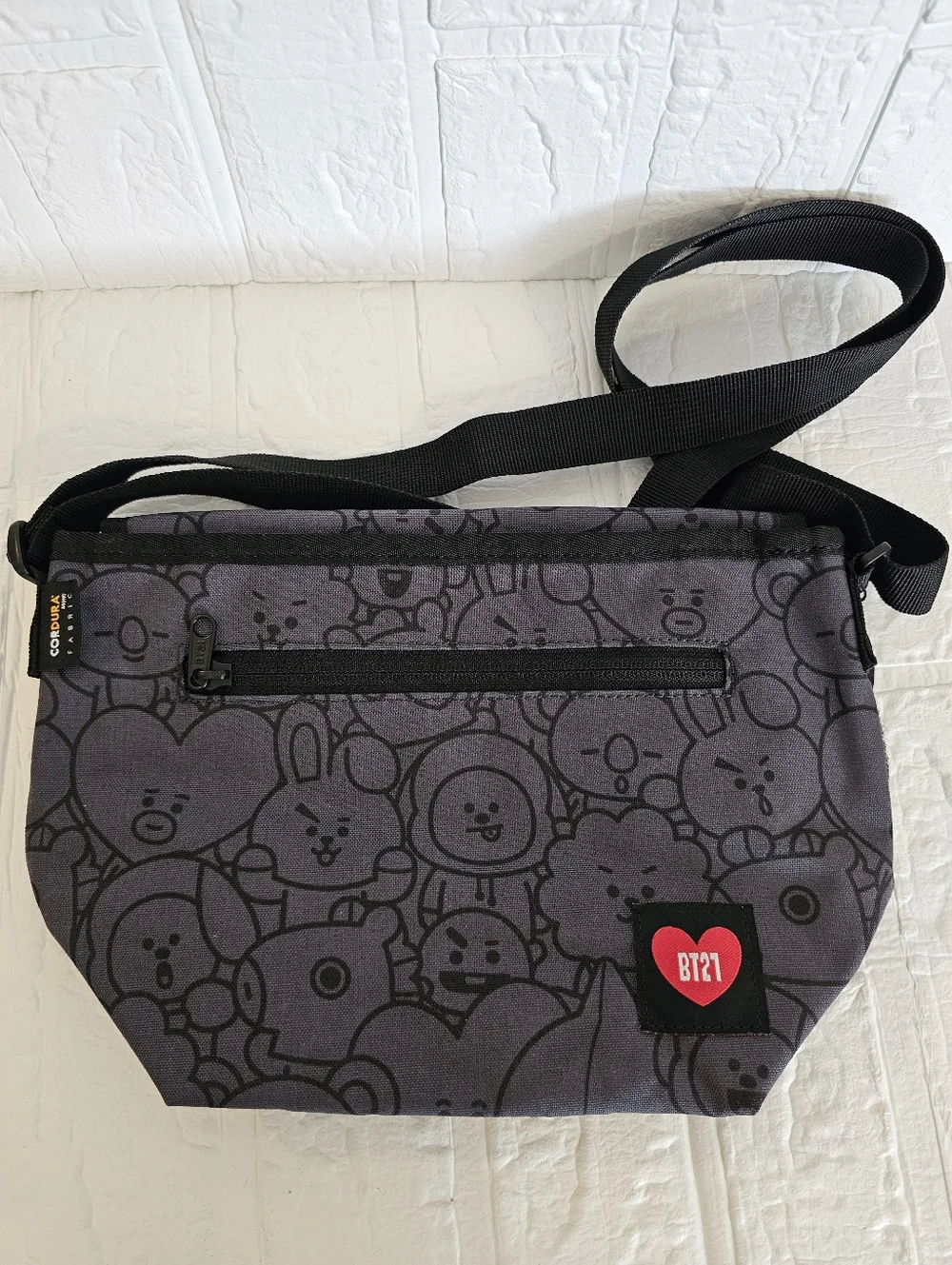 NWT BT21 Small Messenger Crossbody Bag - Picture 2 of 3